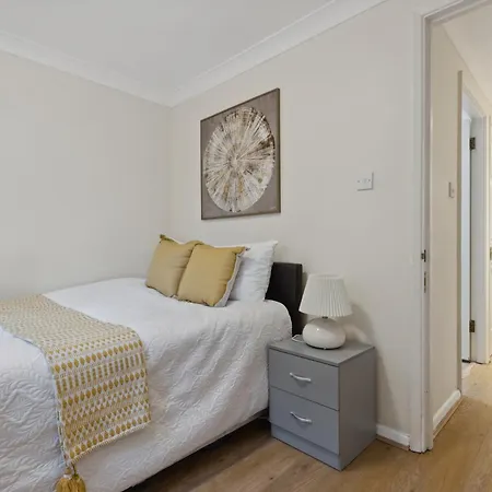Parea Living - Quaint And Stylish Flat W Sunny Terrace Apartment *
