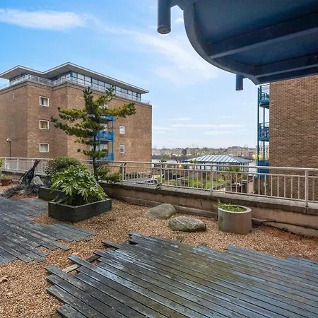 Apartment Parea Living - Quaint And Stylish Flat W Sunny Terrace London