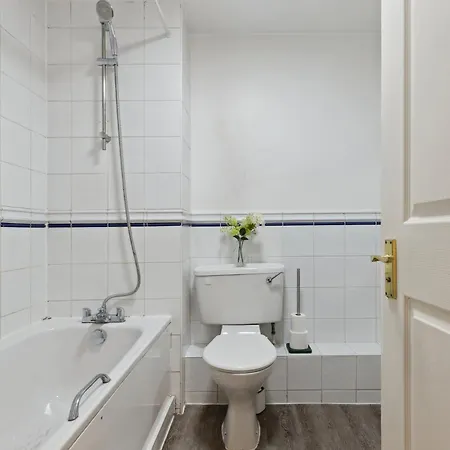 Parea Living - Quaint And Stylish Flat W Sunny Terrace Apartment London