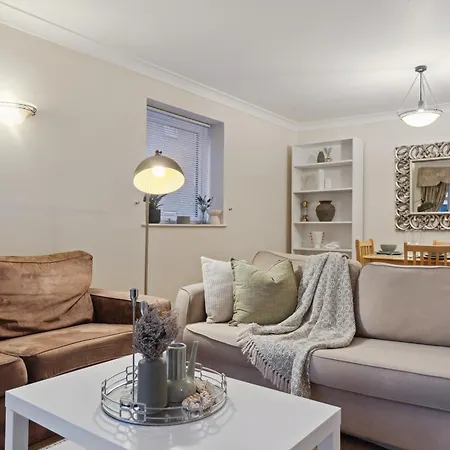 Parea Living - Quaint And Stylish Flat W Sunny Terrace London