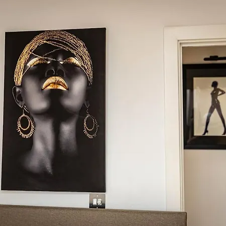 Apartment Penthouse - Canary Wharf - 24 Hr Concierge, Gym, Hot Tub, Sauna, Balcony, Terrace