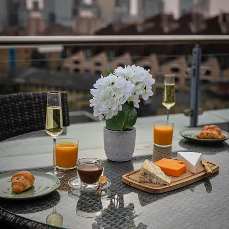 Apartment Penthouse - Canary Wharf - 24 Hr Concierge, Gym, Hot Tub, Sauna, Balcony, Terrace London