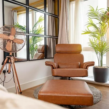 Apartment Penthouse - Canary Wharf - 24 Hr Concierge, Gym, Hot Tub, Sauna, Balcony, Terrace London