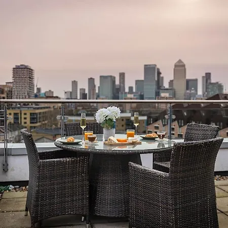 Apartment Penthouse - Canary Wharf - 24 Hr Concierge, Gym, Hot Tub, Sauna, Balcony, Terrace *