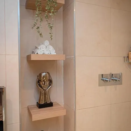Apartment Penthouse - Canary Wharf - 24 Hr Concierge, Gym, Hot Tub, Sauna, Balcony, Terrace *