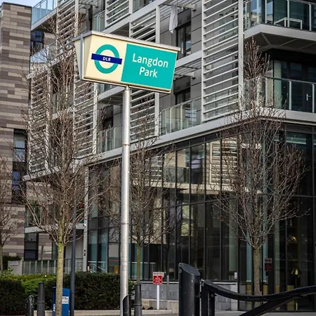 Penthouse - Canary Wharf - 24 Hr Concierge, Gym, Hot Tub, Sauna, Balcony, Terrace * London