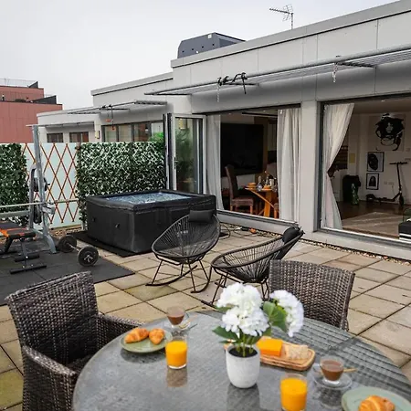 Penthouse - Canary Wharf - 24 Hr Concierge, Gym, Hot Tub, Sauna, Balcony, Terrace Apartment