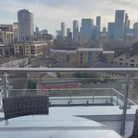 Penthouse - Canary Wharf - 24 Hr Concierge, Gym, Hot Tub, Sauna, Balcony, Terrace Apartment London