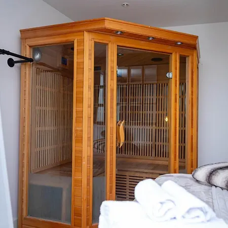 Penthouse - Canary Wharf - 24 Hr Concierge, Gym, Hot Tub, Sauna, Balcony, Terrace Apartment London