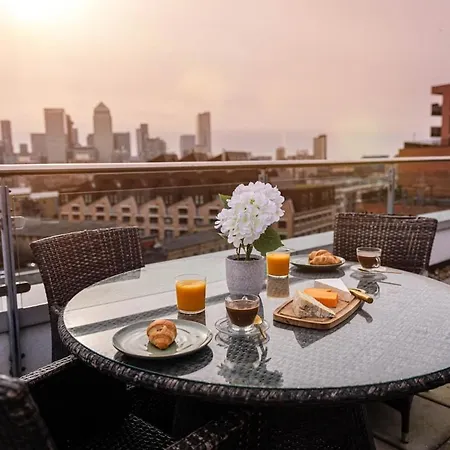 Penthouse - Canary Wharf - 24 Hr Concierge, Gym, Hot Tub, Sauna, Balcony, Terrace * London