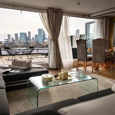 Penthouse - Canary Wharf - 24 Hr Concierge, Gym, Hot Tub, Sauna, Balcony, Terrace Apartment London