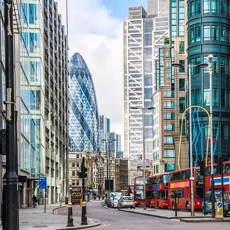Cosy Right At Liverpool Street Station! Apartment London