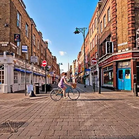 Cosy Right At Liverpool Street Station! Apartment London