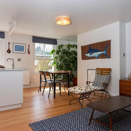 De Beauvoir Penthouse - Private 1 Bed * London