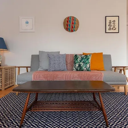 De Beauvoir Penthouse - Private 1 Bed Apartment