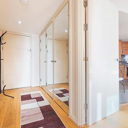 Elegant 1br Battersea Flat With Stunning River Views