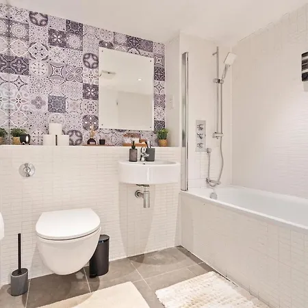 Elegant 1br Battersea Flat With Stunning River Views Apartment