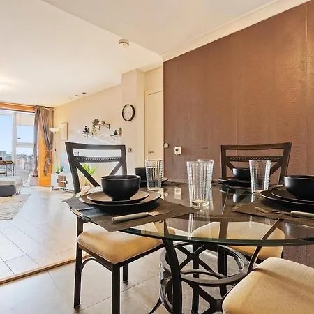 Elegant 1br Battersea Flat With Stunning River Views *