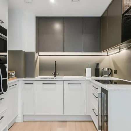 1br Chelsea Retreat With Balcony View London