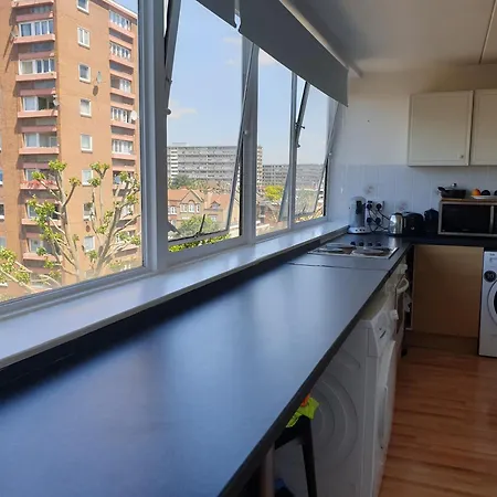 Bed & Breakfast Double In Private London