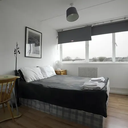 Bed & Breakfast Double In Private London