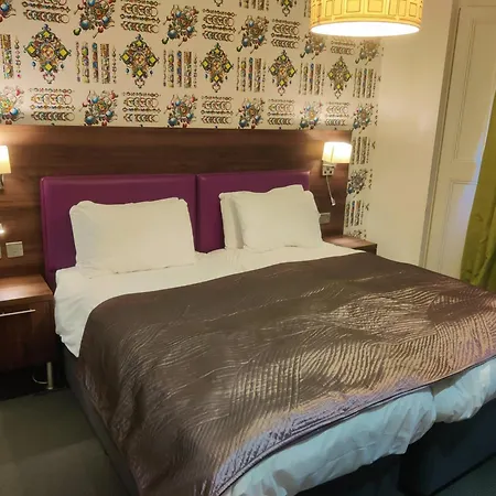 Chelsea House -