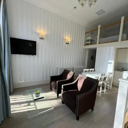 The Paramount 3*