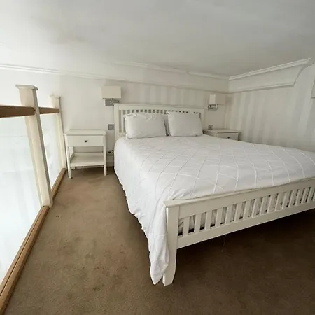 The Paramount Hotel 3*