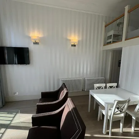 The Paramount Hotel