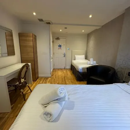 The Paramount 3*