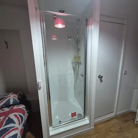 Saint Backpackers * London