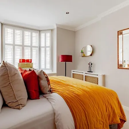 Apartment Revamped & Luxxe For Covent Garden Lovers! Adorable For Families & Friends
