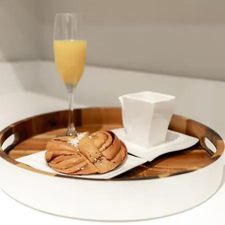 Apartment Revamped & Luxxe For Covent Garden Lovers! Adorable For Families & Friends London