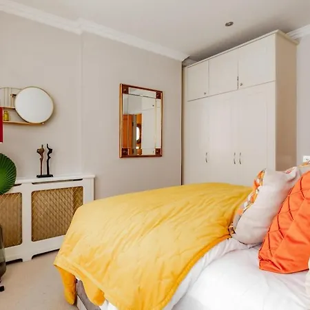Revamped & Luxxe For Covent Garden Lovers! Adorable For Families & Friends Apartment