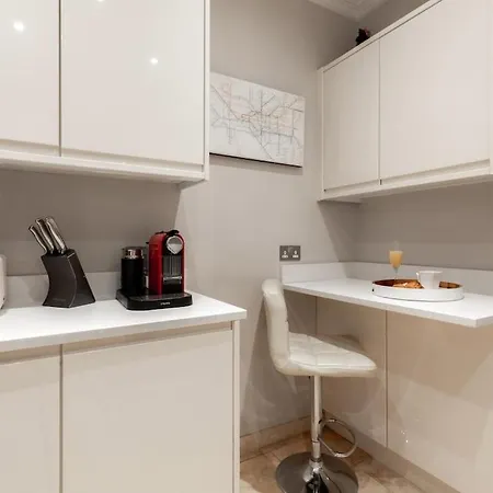 Apartment Revamped & Luxxe For Covent Garden Lovers! Adorable For Families & Friends *