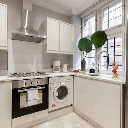 Revamped & Luxxe For Covent Garden Lovers! Adorable For Families & Friends Apartment