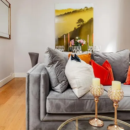 Revamped & Luxxe For Covent Garden Lovers! Adorable For Families & Friends Apartment