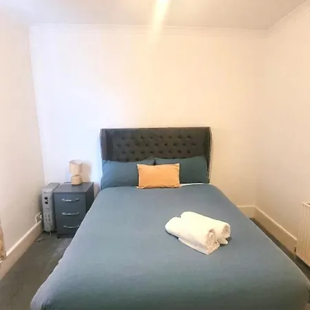 Two Bedroom Flat In Apartment