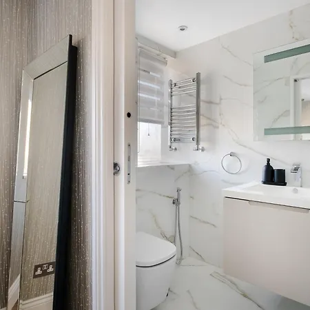 Luxury 3 Bedrooms In * لندن