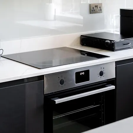 Luxury 3 Bedrooms In * لندن