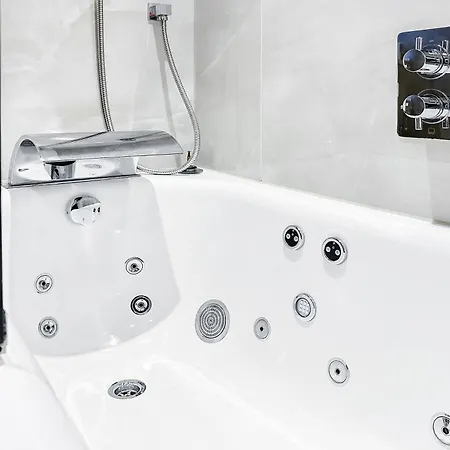 Luxury 3 Bedrooms In بيت للعطل