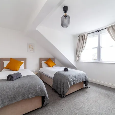 Arte Stays: Spacious Garden House In Stratford With Free Parking Holiday home