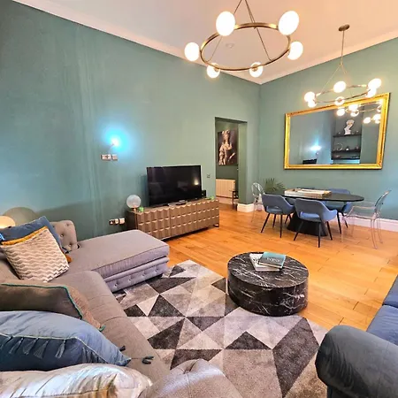 Apartment Stunning Hyde Park Home, Ground Floor Maisonette, Duplex, Near Tube Metro Stations London