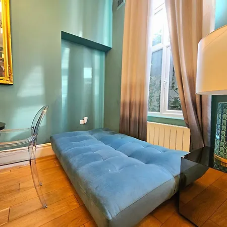 Stunning Hyde Park Home, Ground Floor Maisonette, Duplex, Near Tube Metro Stations *