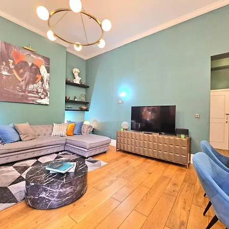 Stunning Hyde Park Home, Ground Floor Maisonette, Duplex, Near Tube Metro Stations London
