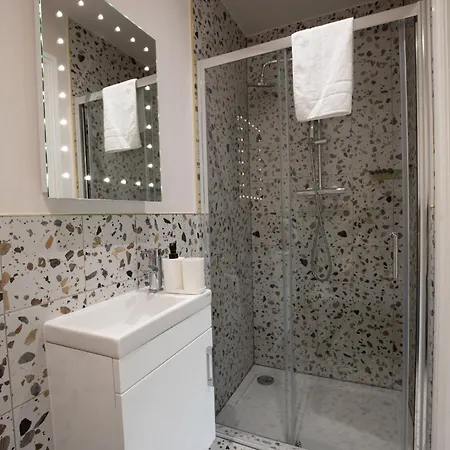 The Chapter - Finsbury Park Bed & Breakfast London