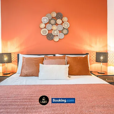 2 Bedroom Flat By Ls2g Short Lets & Serviced Greater With Free Parking *