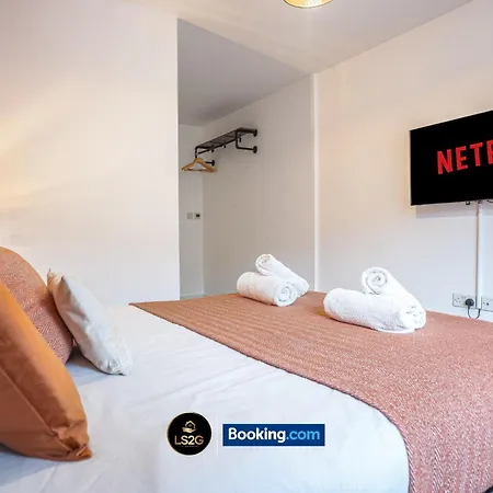 2 Bedroom Flat By Ls2g Short Lets & Serviced Greater With Free Parking *