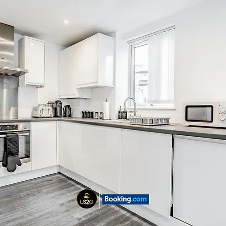 Apartment 2 Bedroom Flat By Ls2g Short Lets & Serviced Greater With Free Parking