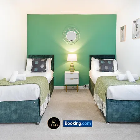 Apartment 2 Bedroom Flat By Ls2g Short Lets & Serviced Greater With Free Parking *